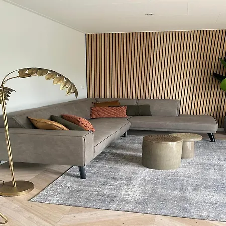 Spacious For 12-guests,