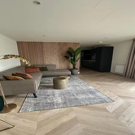 Spacious For 12-guests,