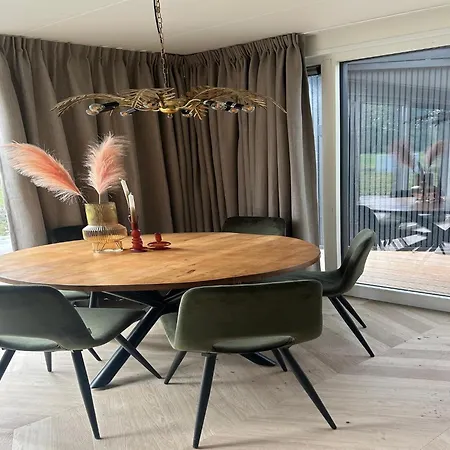 Spacious For 12-guests,