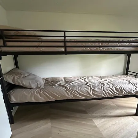 Spacious For 12-guests, Feriehus Ulicoten