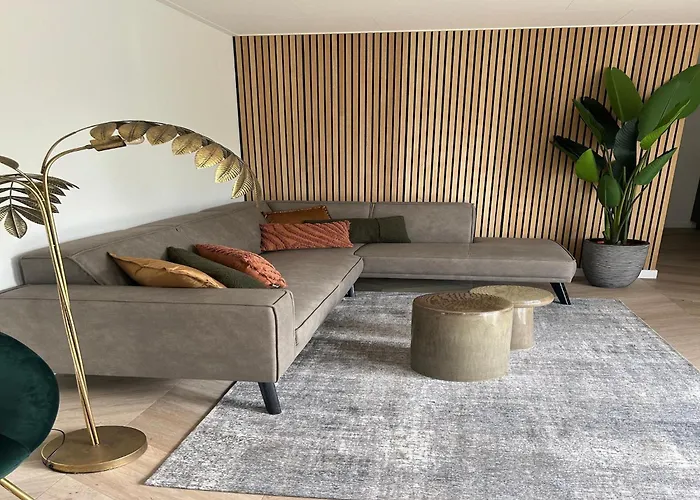 Spacious For 12-guests, Holiday home