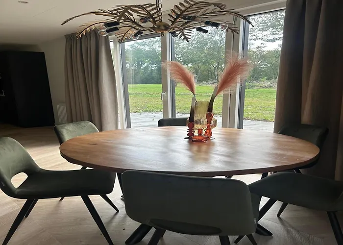 Holiday home Spacious For 12-guests, Ulicoten